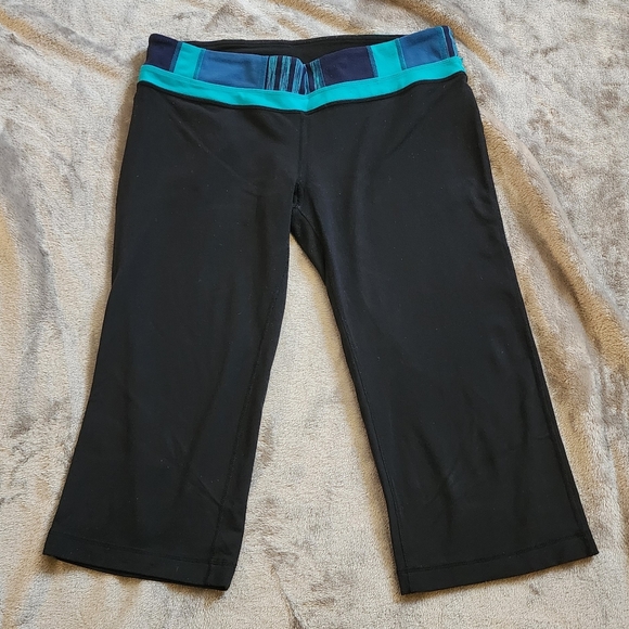 Lululemon leggings 8 Black with Turquiose trim - Picture 1 of 12
